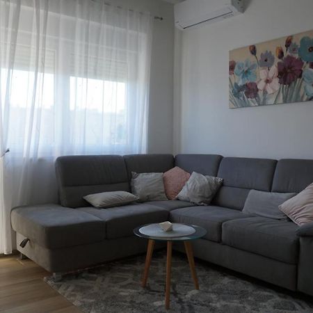 Apartman Luka Pula Buitenkant foto