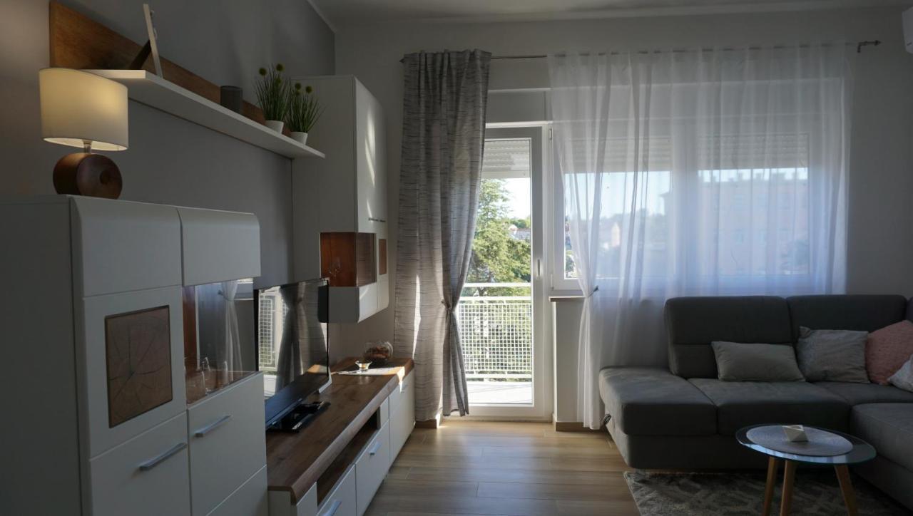 Apartman Luka Pula Buitenkant foto
