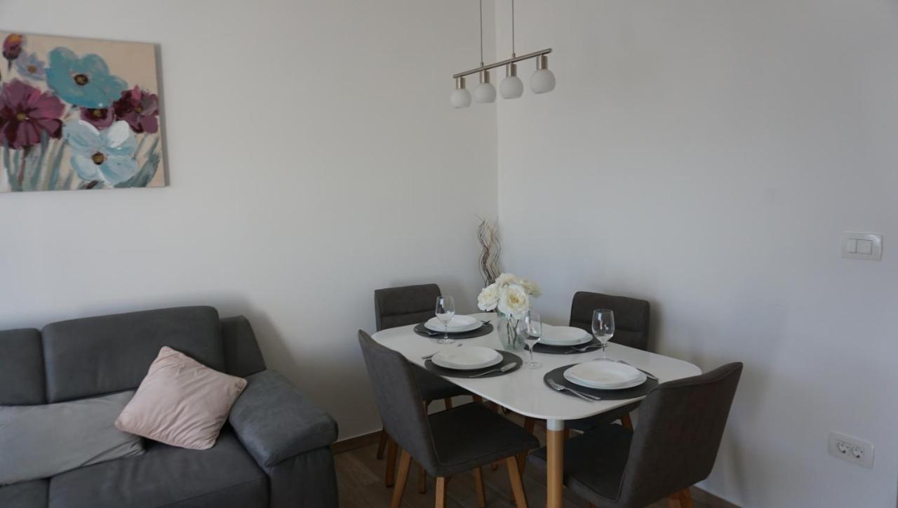 Apartman Luka Pula Buitenkant foto