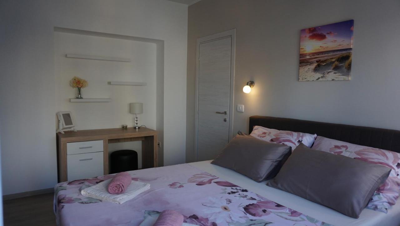 Apartman Luka Pula Buitenkant foto