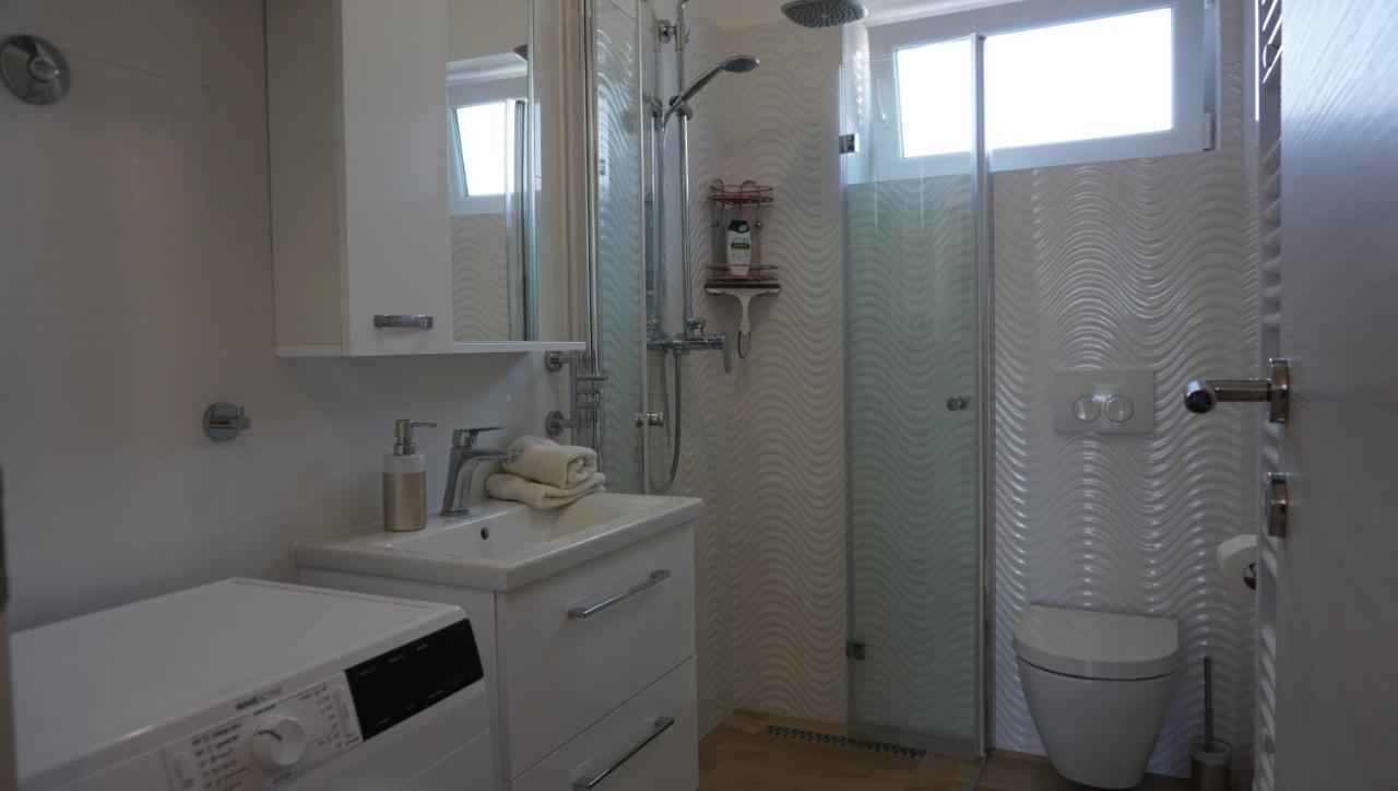 Apartman Luka Pula Buitenkant foto