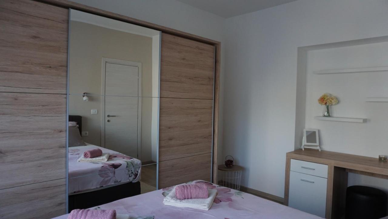 Apartman Luka Pula Buitenkant foto