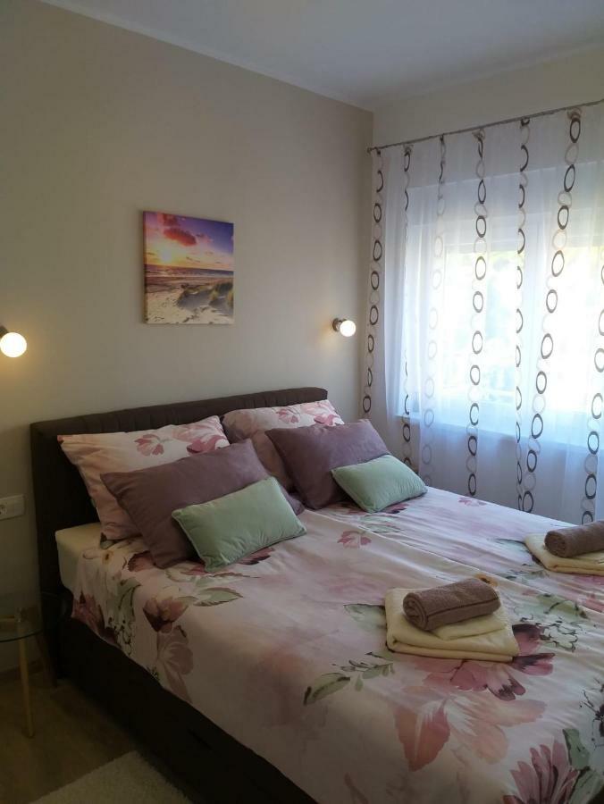 Apartman Luka Pula Buitenkant foto