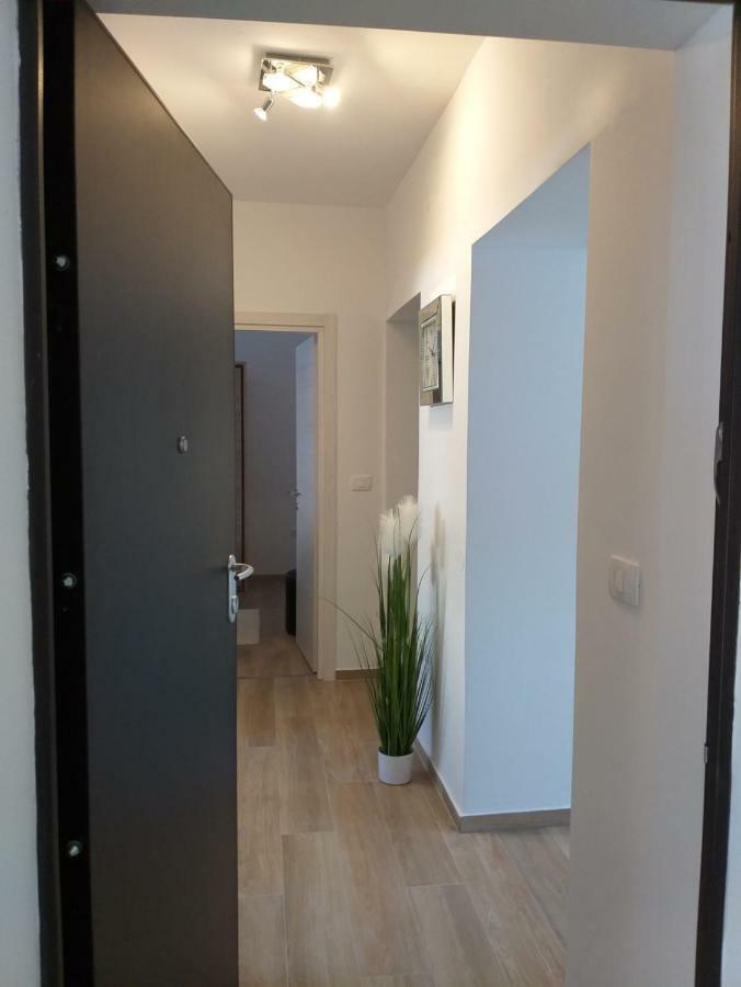 Apartman Luka Pula Buitenkant foto